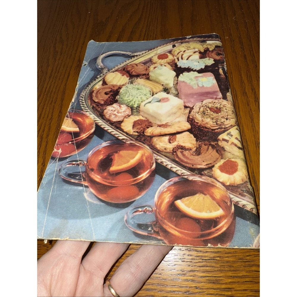 1949 Culinary Arts Institute 250 Cookies‎ and Small Cake Recipes Cookbook - Picture 6 of 6